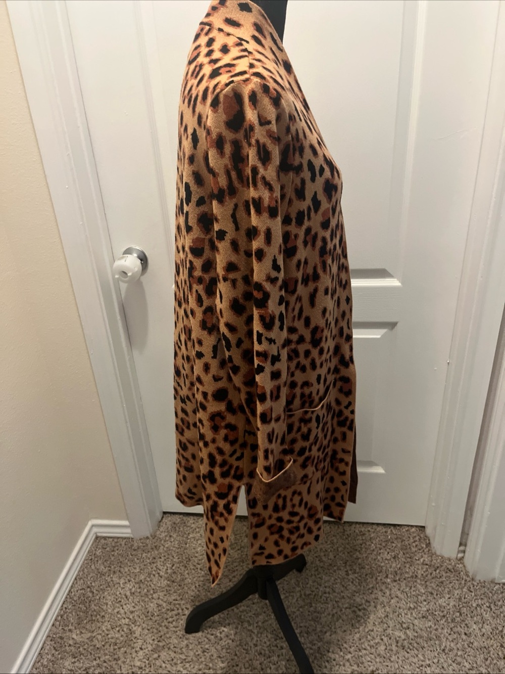 Rachel Zoe Leopard Print Cardigan Soft Size Large Front Pockets - Picture 6 of 11